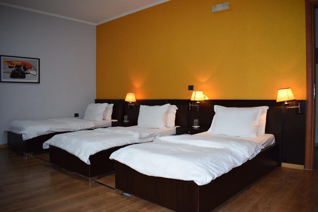 Hotel Eagle Tirana Eksteriør billede